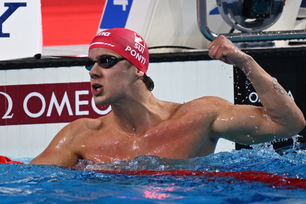 墨西哥选手在游泳比赛中取得胜利