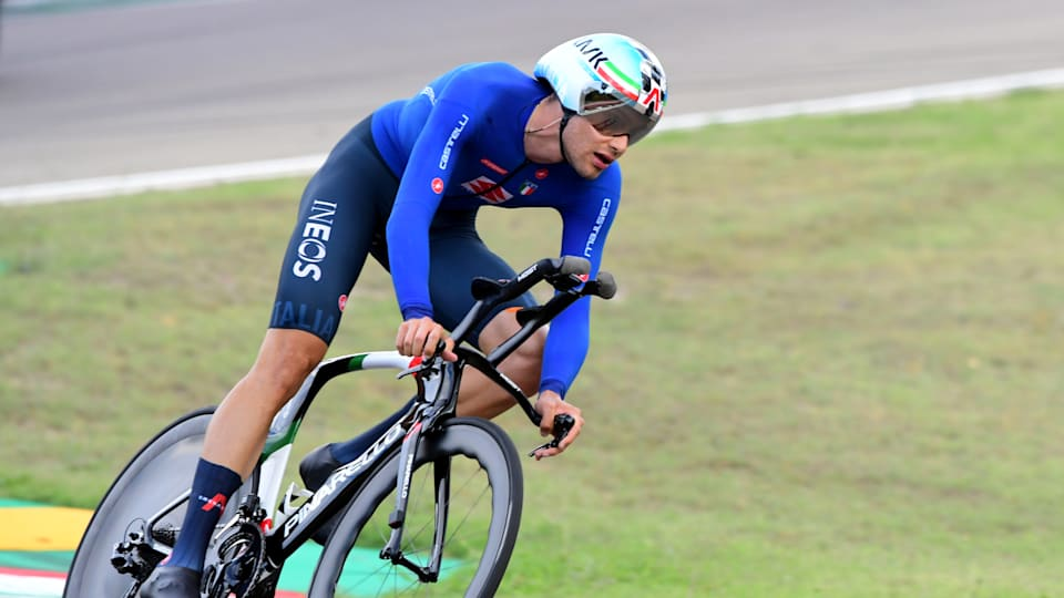 法国选手在自行车比赛中勇夺冠军