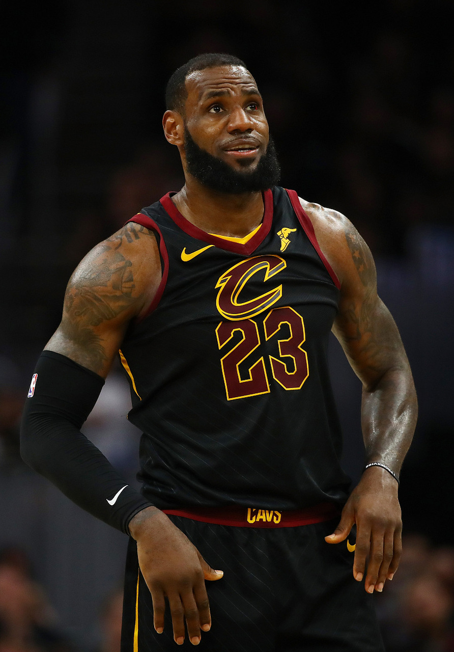 欧洲顶尖篮球巨星夜间荒唐行径被捕，事件曝光