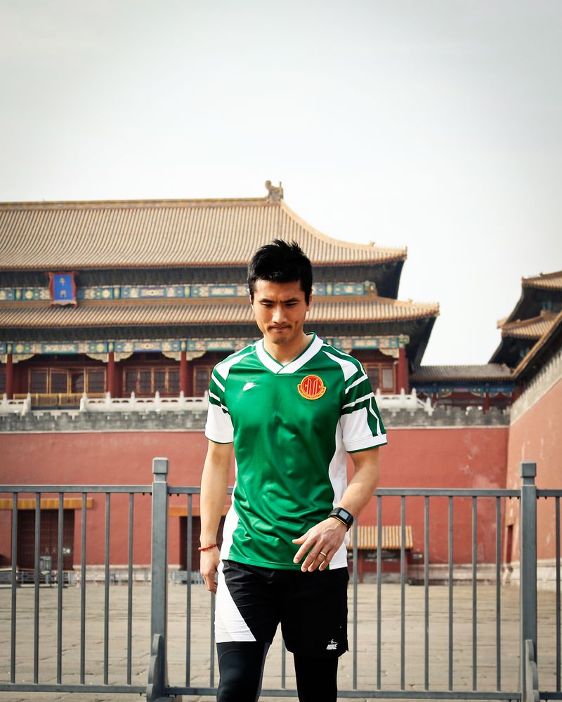 足球北上广大战引爆全场,球员斗志昂扬 足球北上广大战引爆全场,球员斗志昂扬