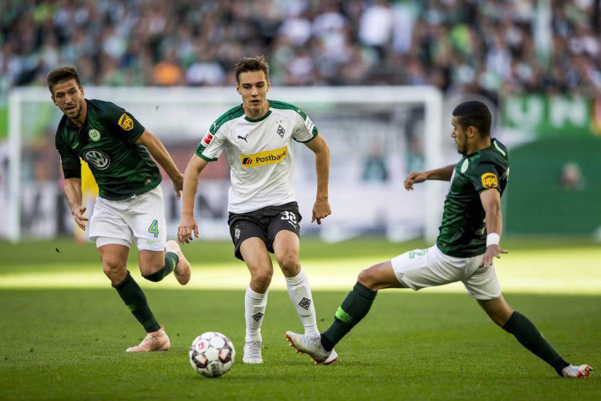 包含小白与沃尔夫斯堡终门，开创史悼构图里的词条