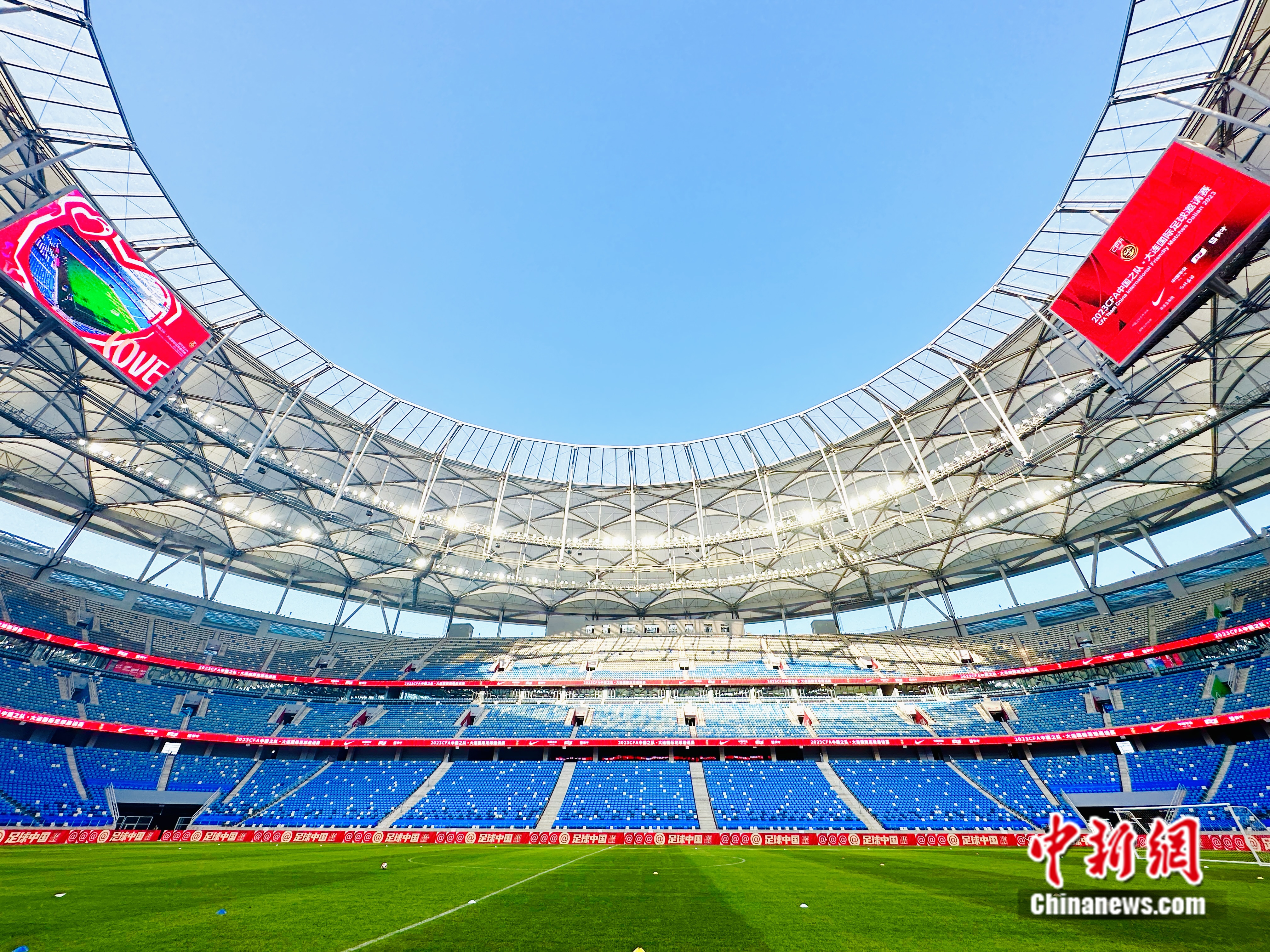 主场作战球队士气高涨，助力取胜