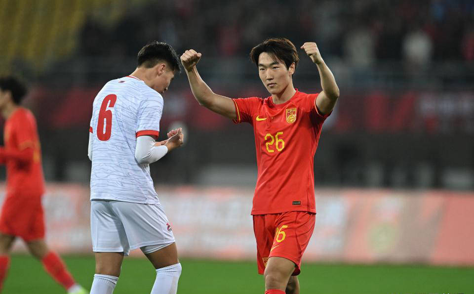 科尔多巴队长带领球员操练备战接下来比赛 科尔多巴队长带领球员操练备战接下来比赛