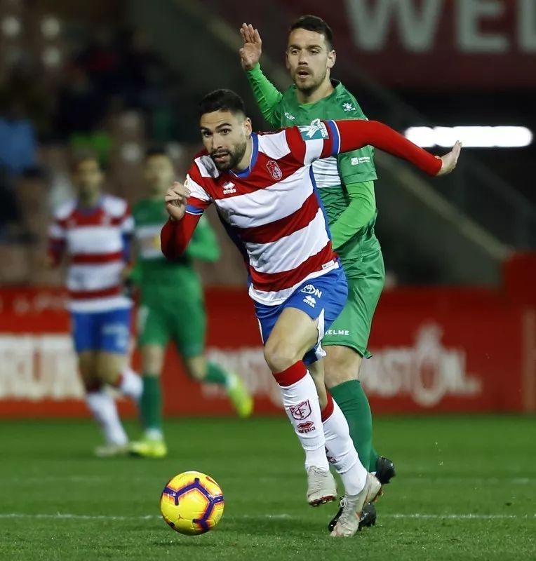 格拉纳达惊险获胜，积分榜逐渐攀升的简单介绍