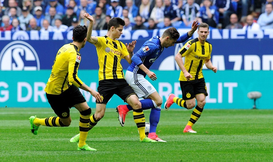 关于沙尔克04中场多次助攻，表现全面的信息