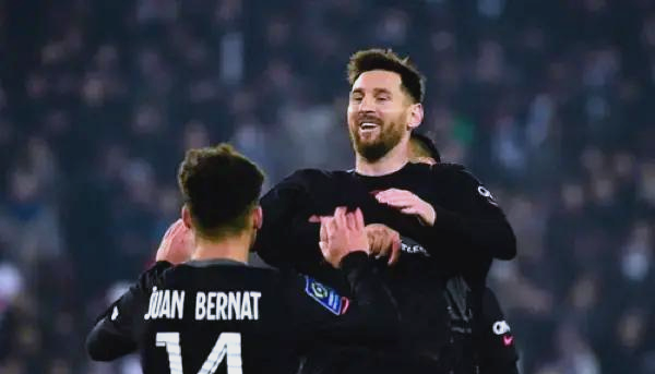 梅西帽子戏法，助阵球队取得胜利