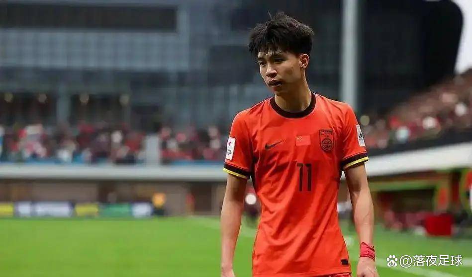 选秀大会召开，足球新星脱颖而出