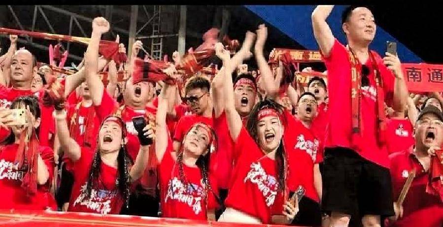 精彩逆转！球员在比赛中展现拼搏精神