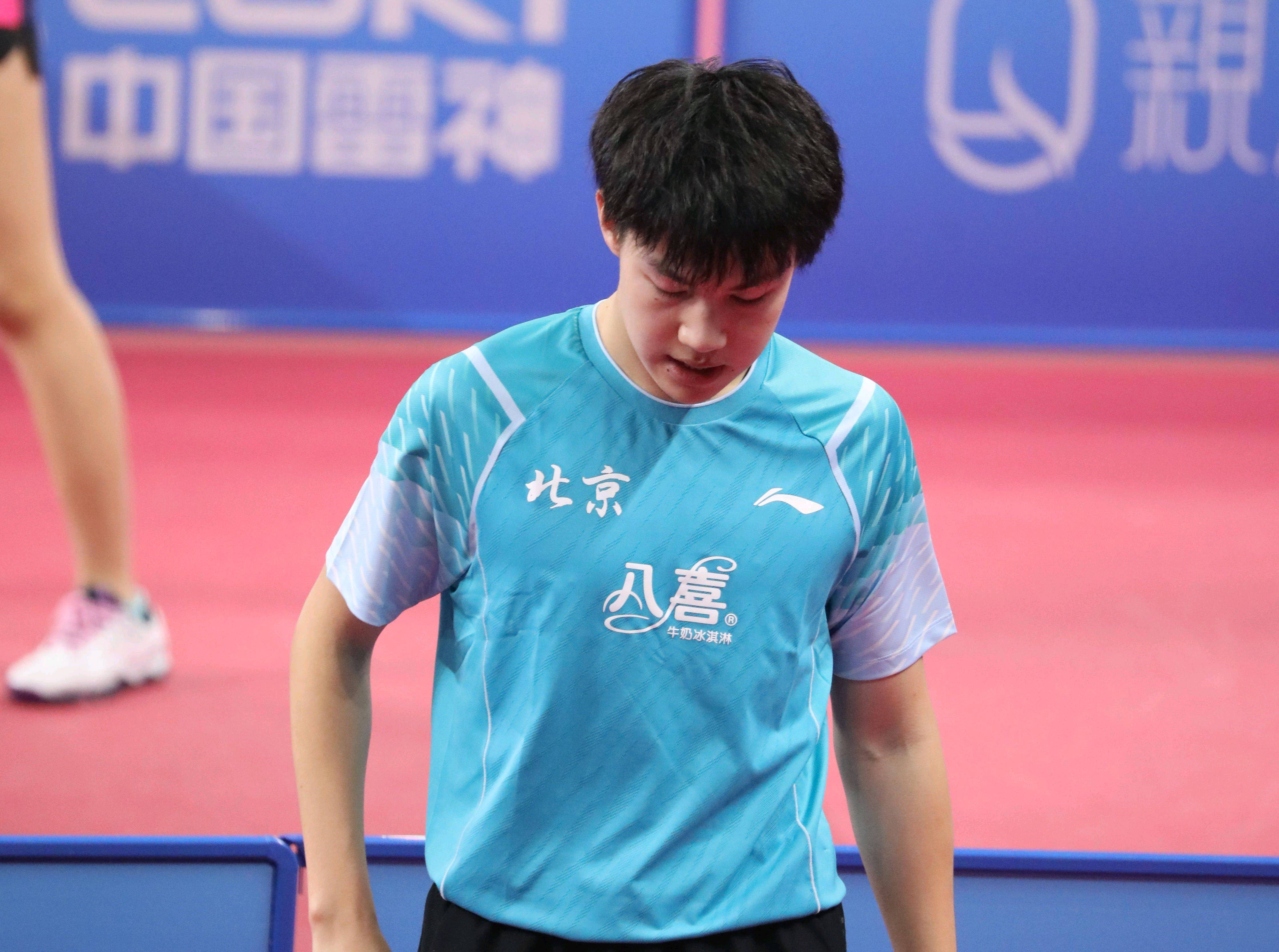 被看好的球队大比分获胜，积分领先优势拉大