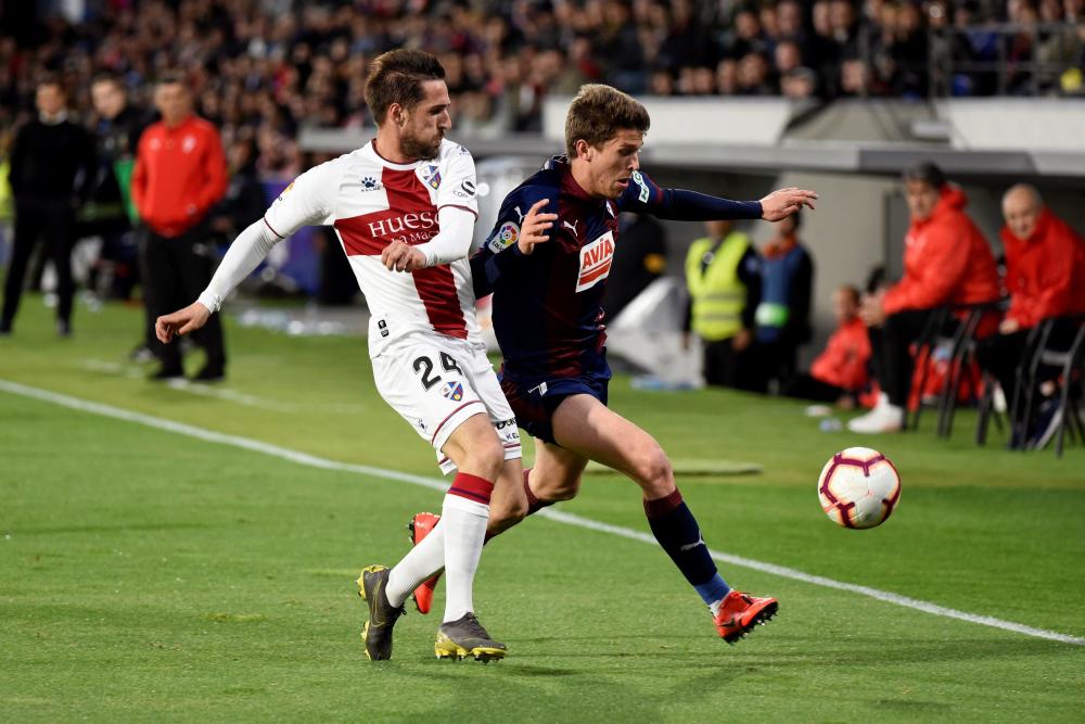 韦斯卡队员发挥出色，实力逐渐增强