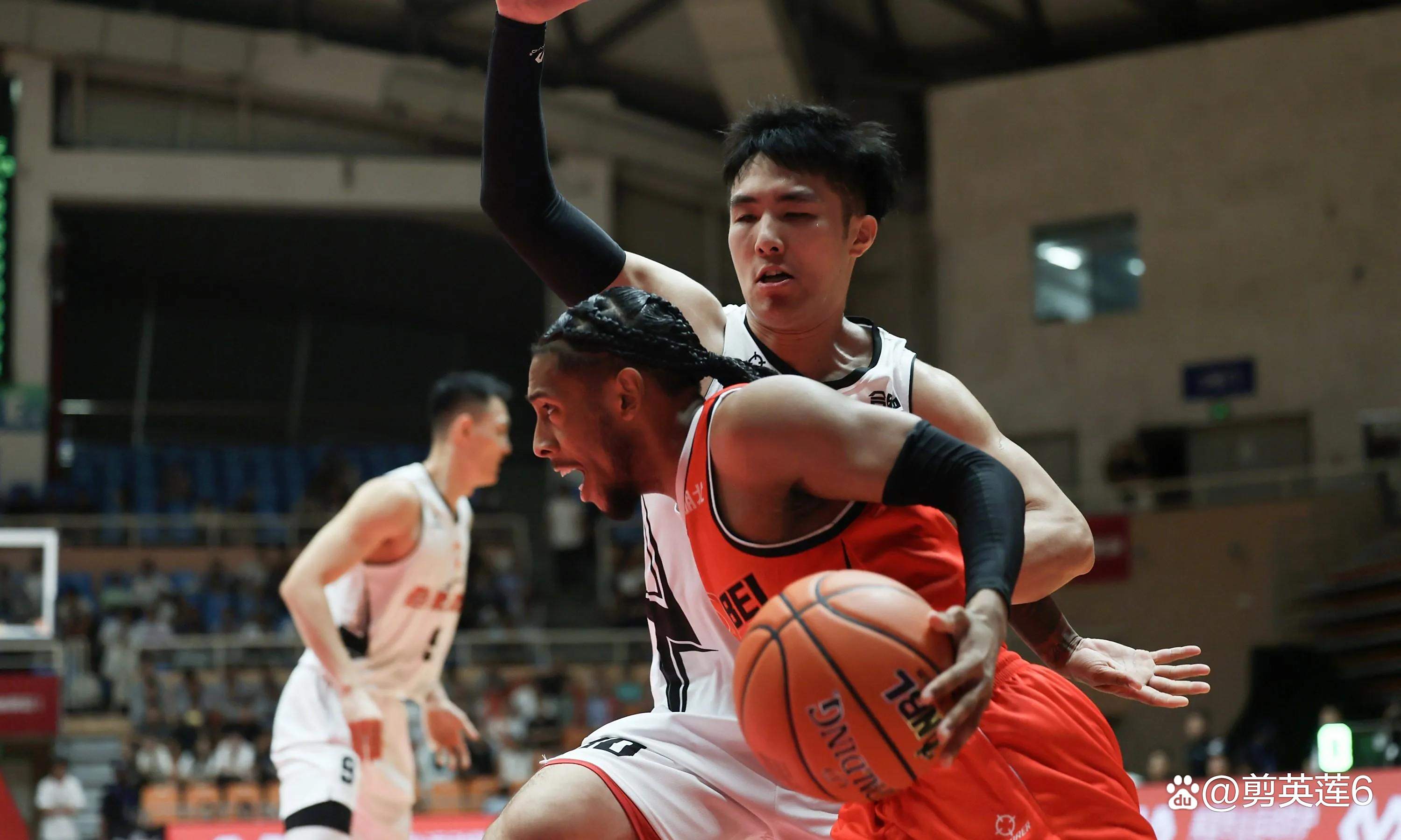 福建男篮对抗湖北队，双方实力均衡对决搏杀惊心的简单介绍