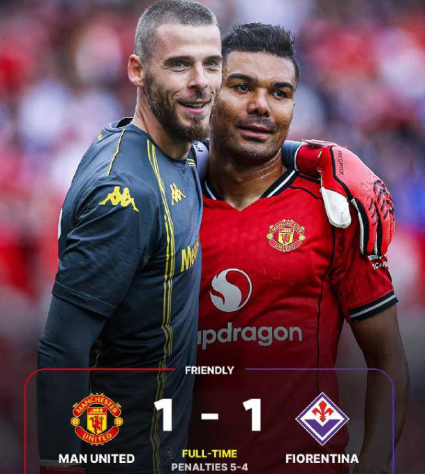 曼联球迷热情支持,球队士气高涨 曼联球迷热情支持,球队士气高涨