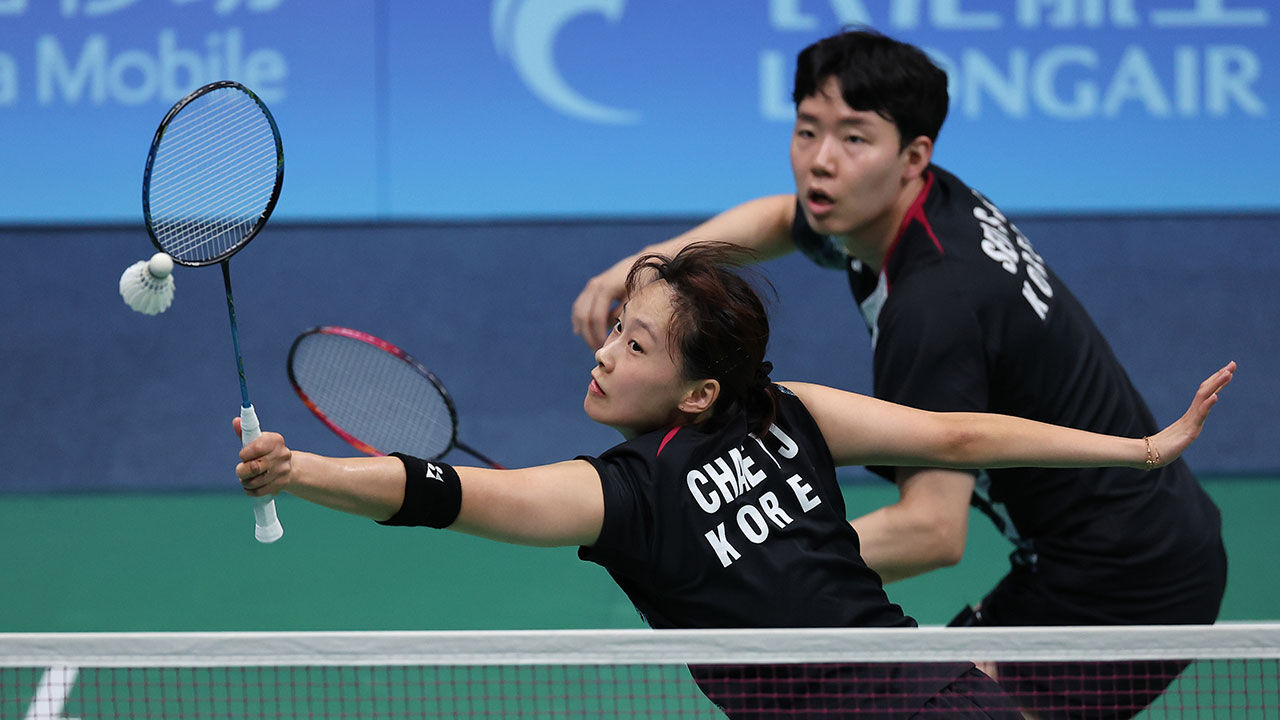 法国羽毛球队横扫韩国羽毛球队，辛杜三分雨点燃全场