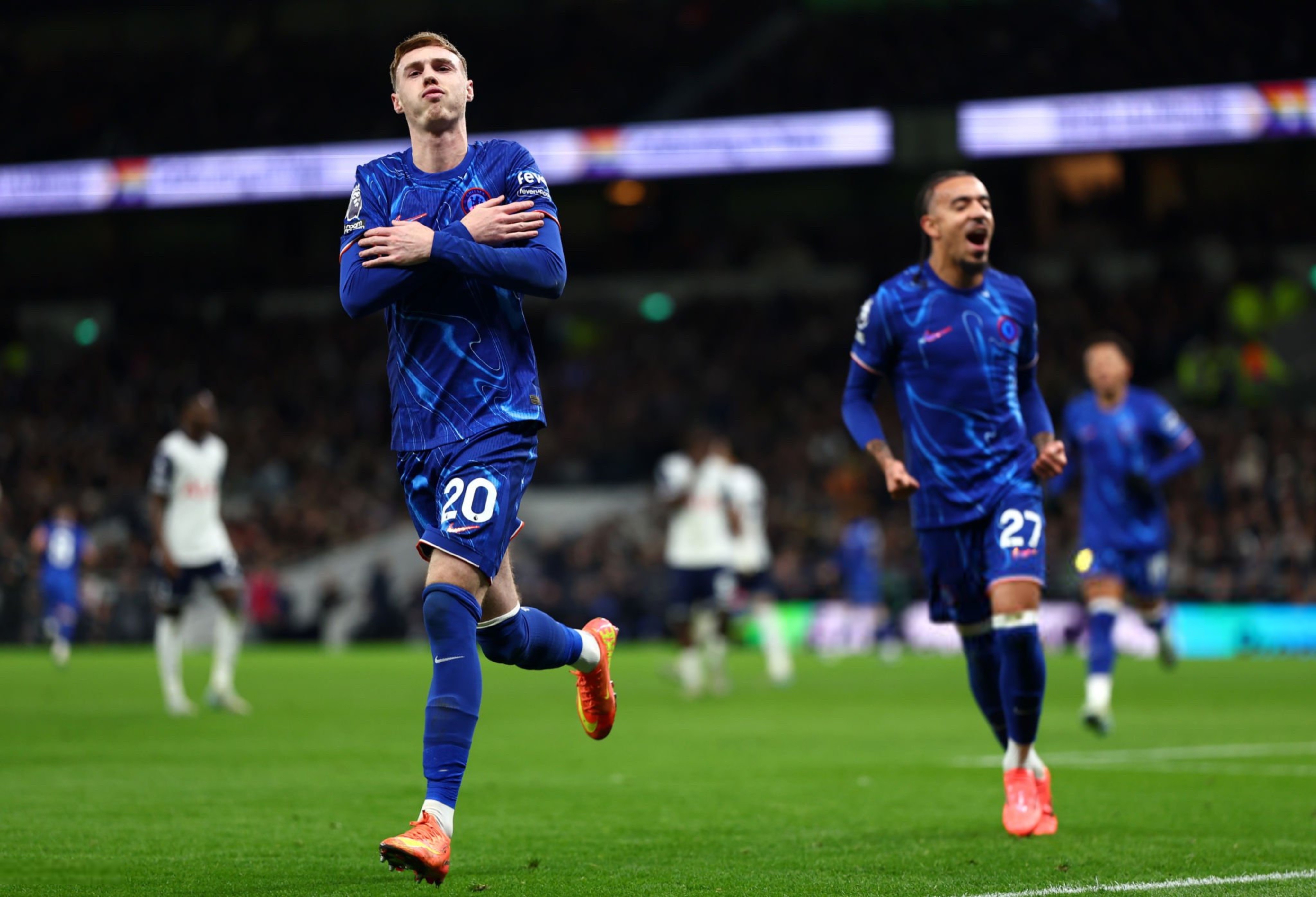 切尔西遭遇主场失利,球迷怀疑主帅策略 切尔西遭遇主场失利,球迷怀疑主帅策略