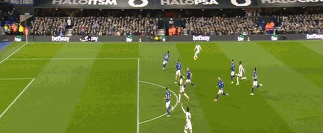 切尔西遭遇主场失利,球迷怀疑主帅策略 切尔西遭遇主场失利,球迷怀疑主帅策略