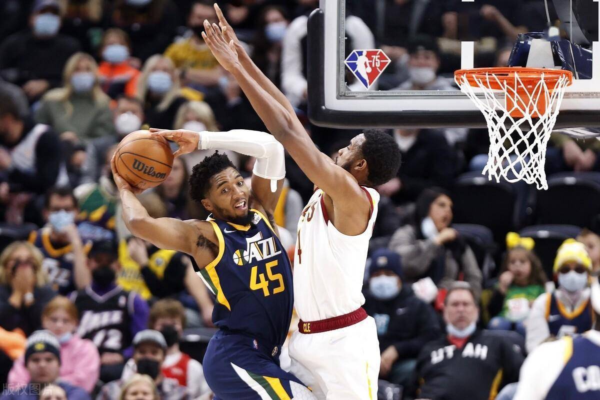 爵士大胜灰熊，米切尔控场稳定