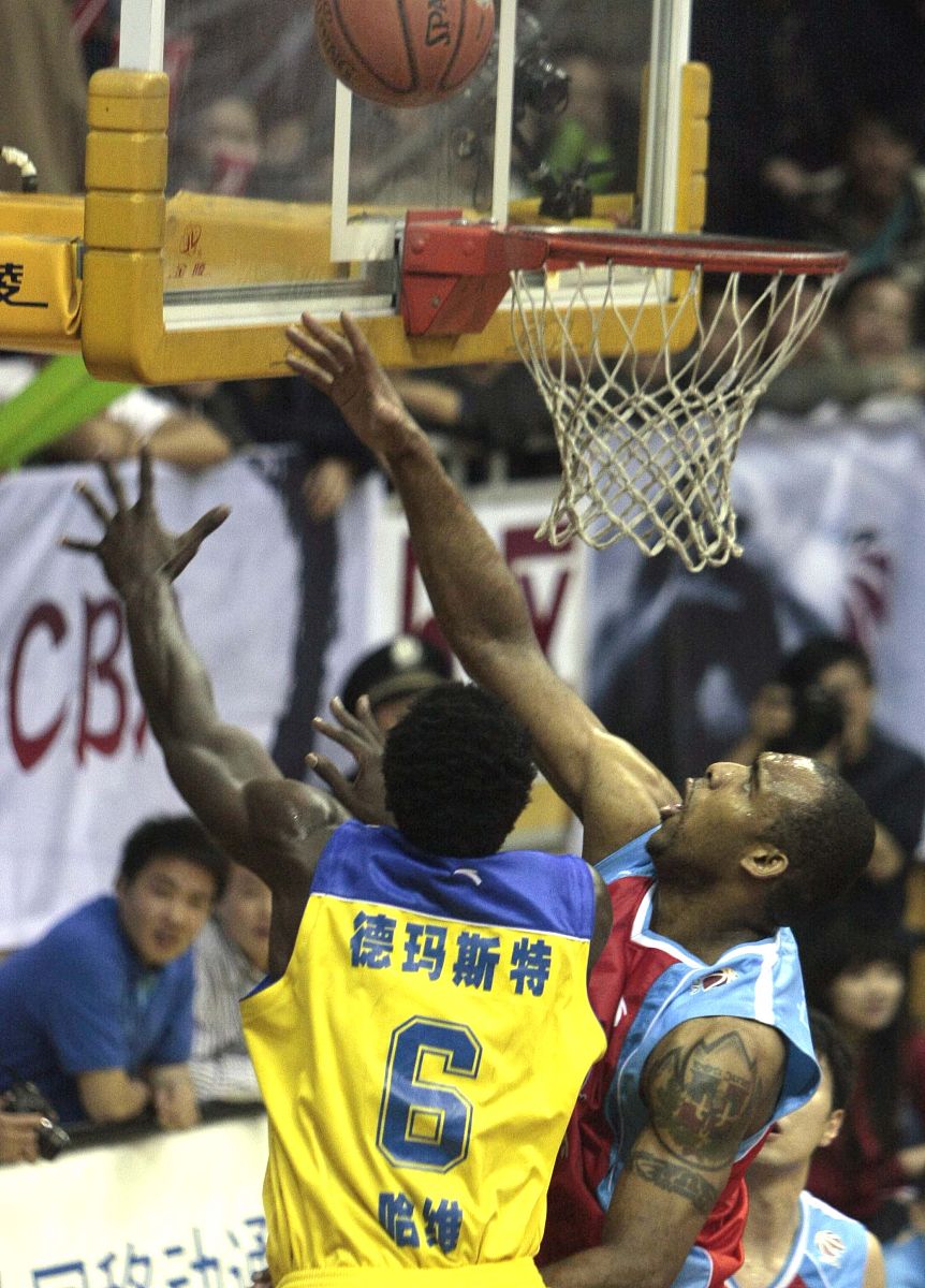 真北老鹰主场击败湖人，实现五连胜