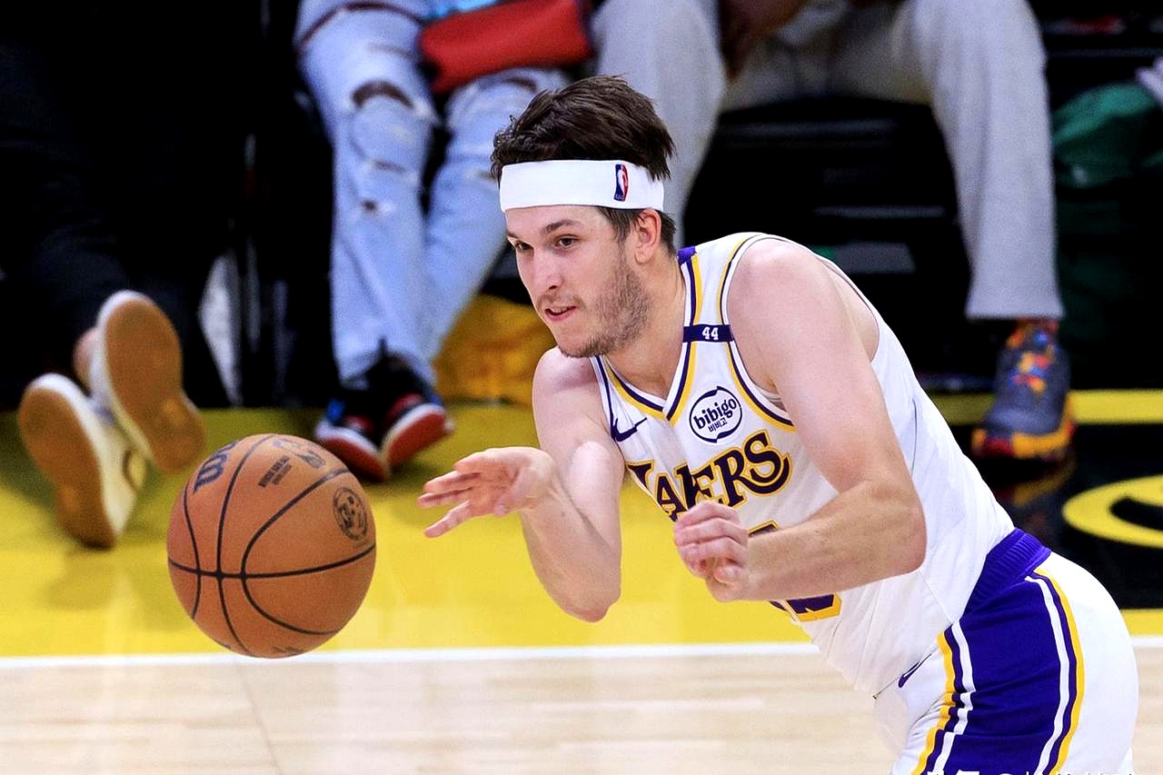 湖人主场力克灰熊，豪取三连胜的简单介绍